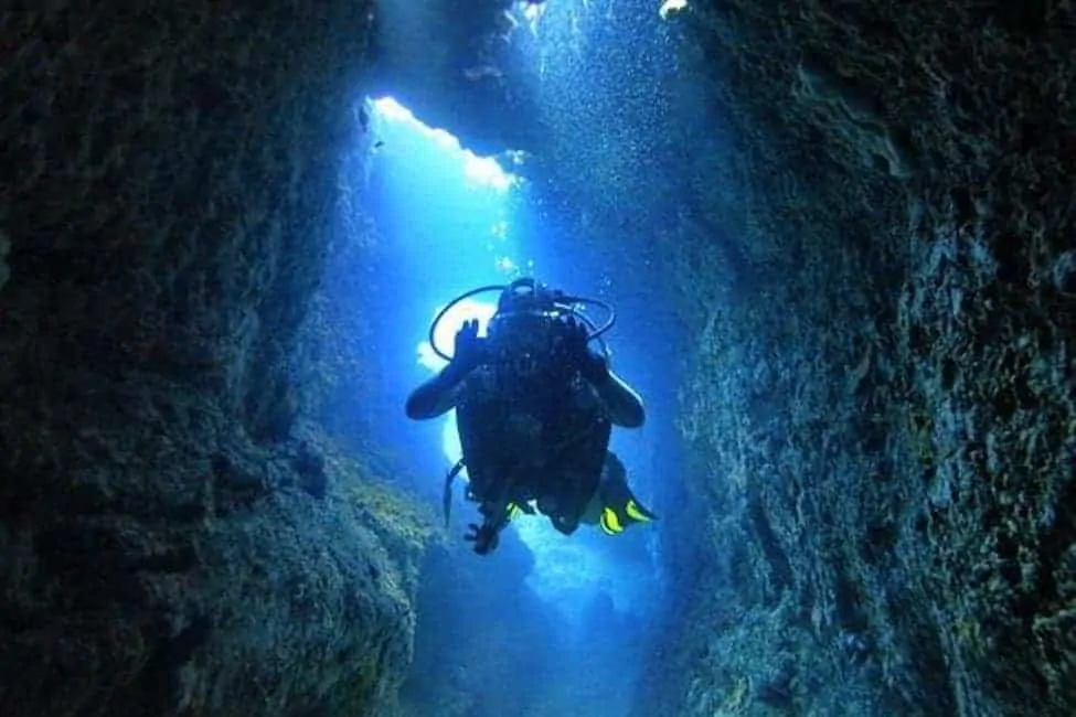 Fortizza Reef Tunnels and Caverns in Sliema Malta